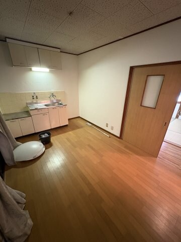 物件内観写真4　(ゆったりとしたリビングです)