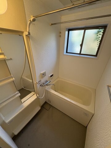 物件内観写真7　(コンパクトで使いやすいお風呂です)