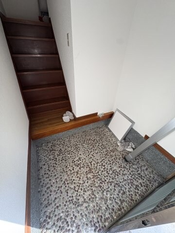 物件内観写真8　(収納もある玄関です)