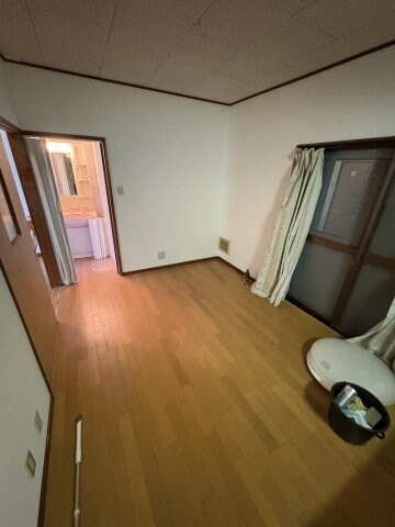 物件内観写真16　(ゆったり過ごせる居間です)