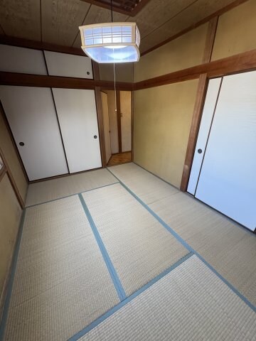 物件内観写真24　(和室がひろがる居住スペース)