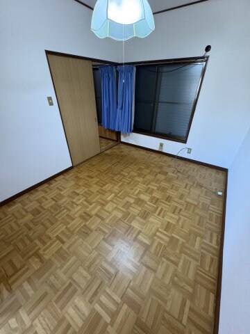 物件内観写真26　(広くて明るい寝室)