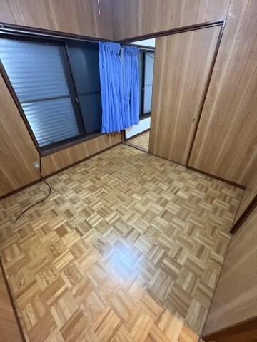 物件内観写真29　(明るい色調の室内です)