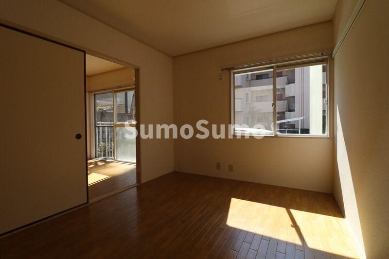 物件内観写真5　(開放的な寝室です)