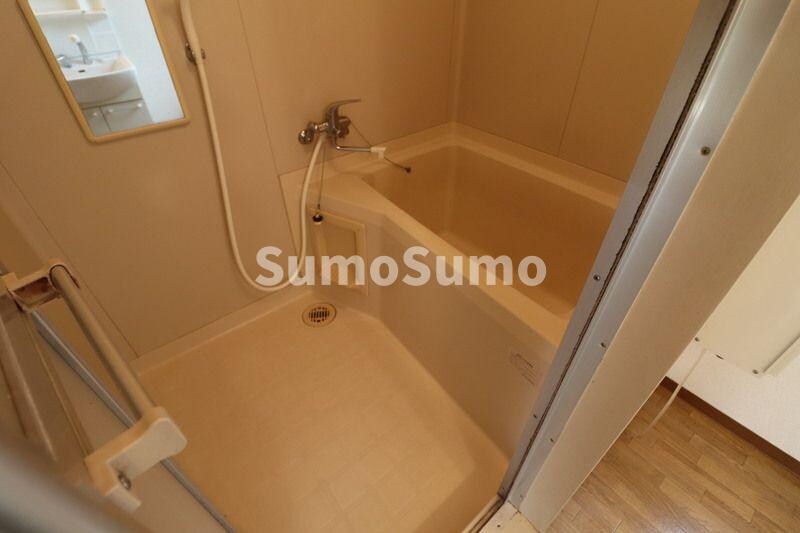 物件内観写真10　(きれいなお風呂です)