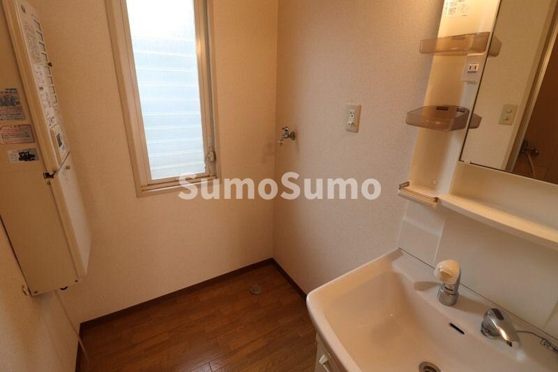 物件内観写真12　(明るい洗面所です)