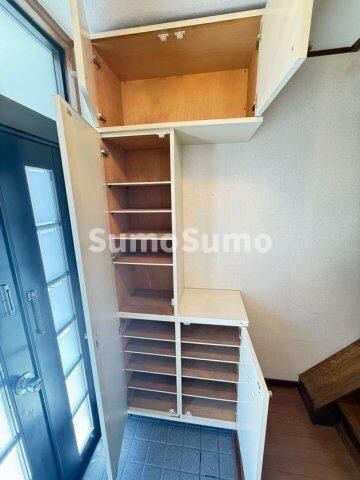 物件内観写真26　(ちょっとした収納スペースも充実しています)