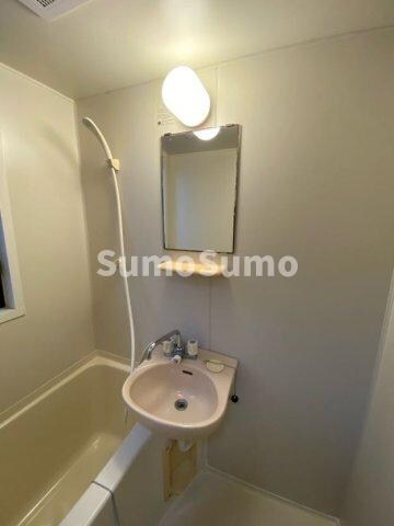 物件内観写真11　(広い洗面スペース)