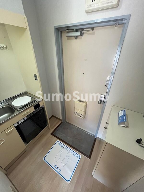 物件内観写真5　(収納もある玄関です)