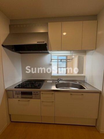 物件内観写真5　(コンパクトなキッチンで掃除もラクラク)