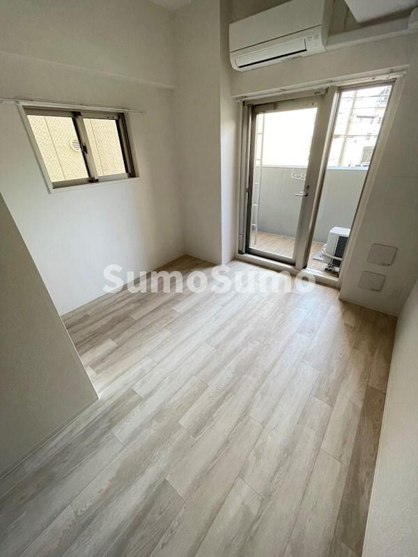 物件内観写真6　(ゆったりとした居間です)