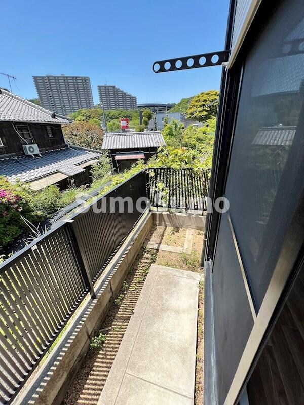 物件内観写真8　(広々としたバルコニーです)