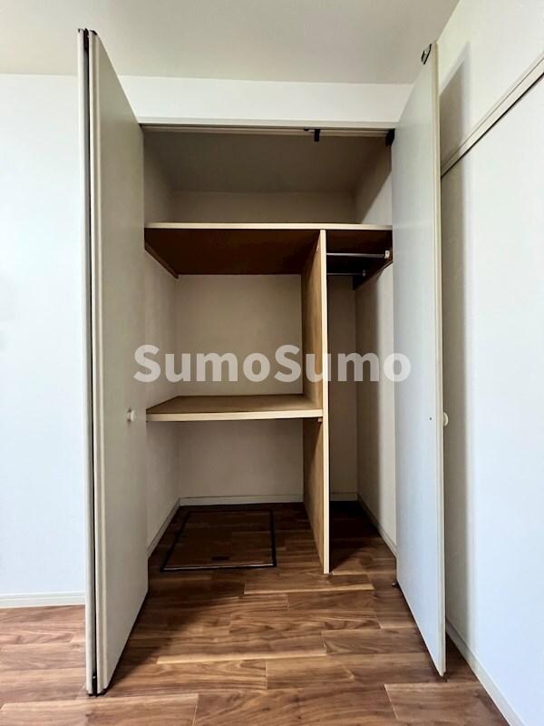 物件内観写真11　(収納豊富です)