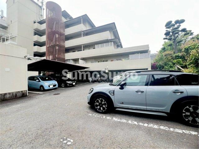 物件外観写真3　(駐車スペースもあります)