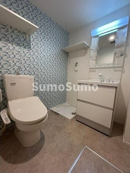 物件内観写真9　(ゆったりとした空間のトイレです)