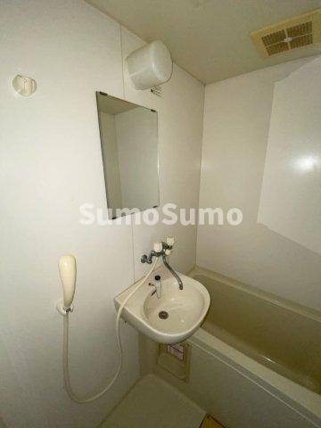 物件内観写真17　(広い洗面スペース)