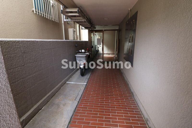 物件外観写真2　(建物の内部です)