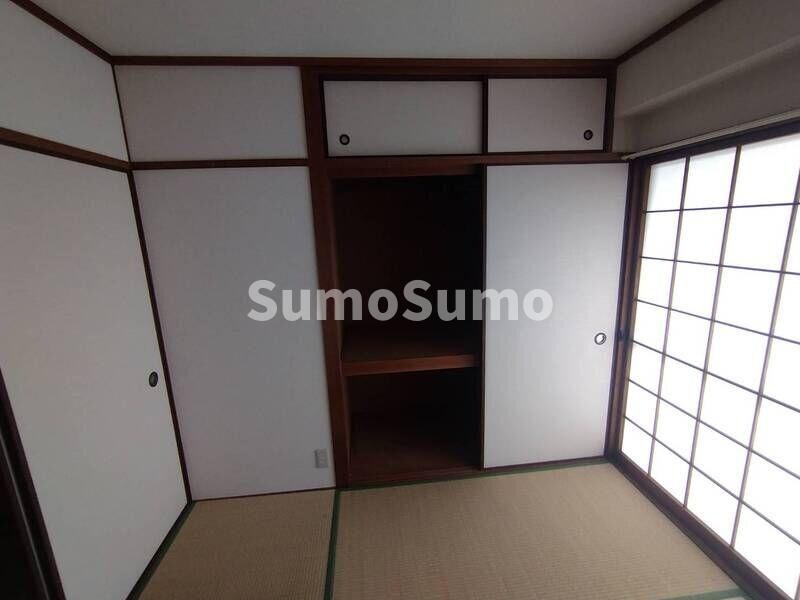 物件内観写真11　(小物を収納するのに便利です)