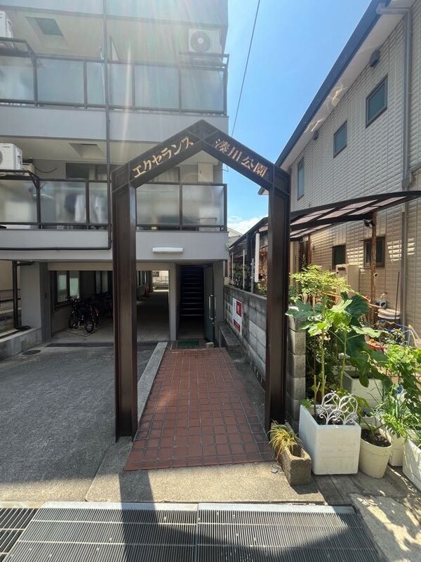 エントランス(清潔なエントランスです)