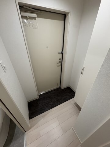 物件内観写真7　(収納もある玄関です)