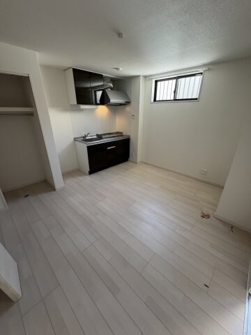 物件内観写真8　(おしゃれな居間です)