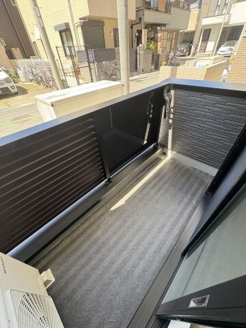 物件内観写真12　(お洗濯にも便利なバルコニー付き)