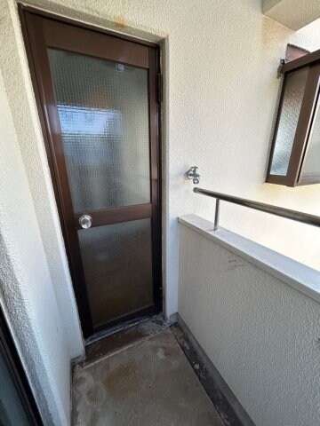 物件内観写真22　(開放的で明るい空間を演出してくれるバルコニーです)