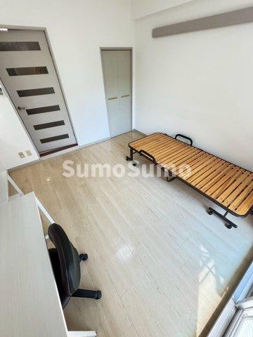 物件内観写真8　(使い勝手のいい寝室です)