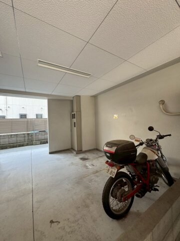 物件外観写真4　(落ち着いたロビーです)