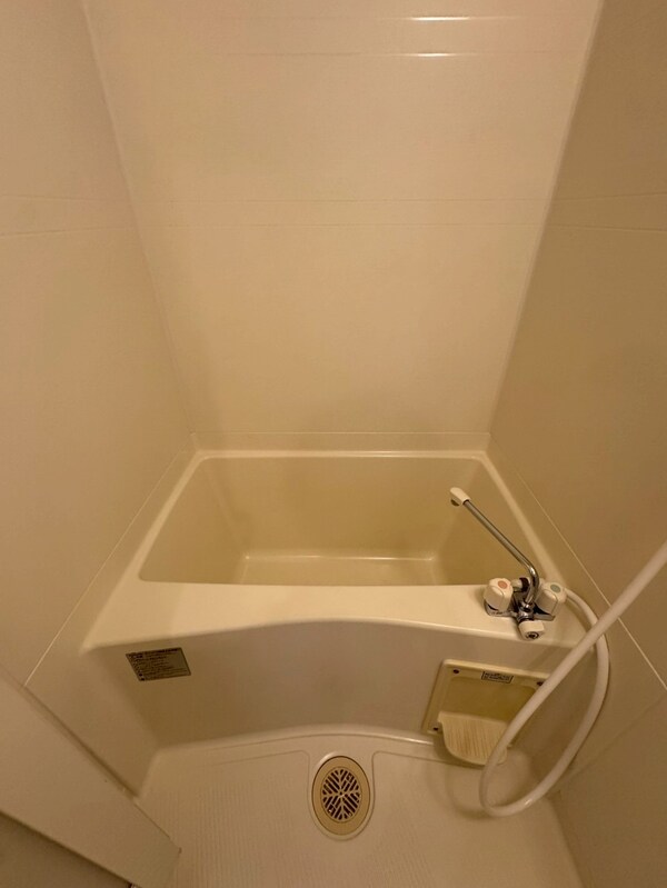 浴室(コンパクトで使いやすいお風呂です)