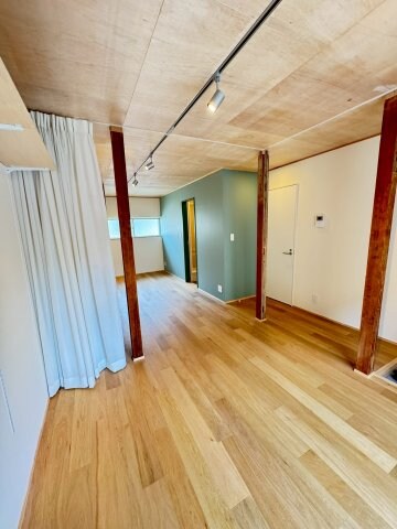 物件内観写真6　(おしゃれな居間です)