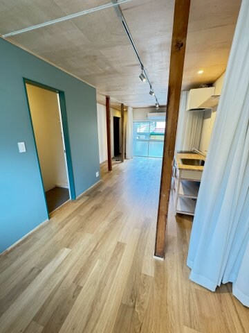 物件内観写真13　(ゆったりとした居間です)