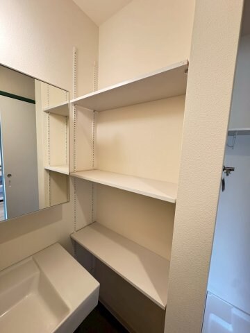 物件内観写真19　(収納スペース豊富です)