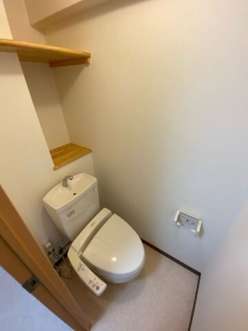 物件内観写真10　(シンプルで使いやすいトイレです)