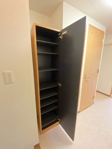 物件内観写真14　(大きなスペースがあり、収納には困りません)