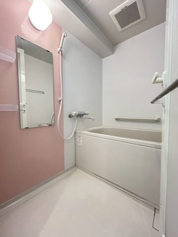 物件内観写真5　(きれいなお風呂です)