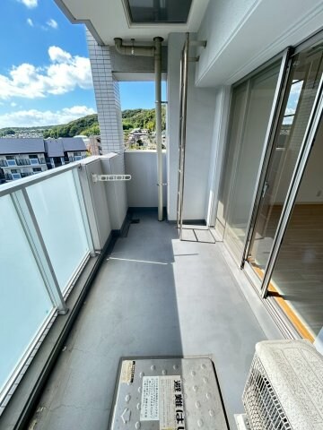 物件内観写真8　(バルコニーからの眺めを楽しみながら食事をしませんか)