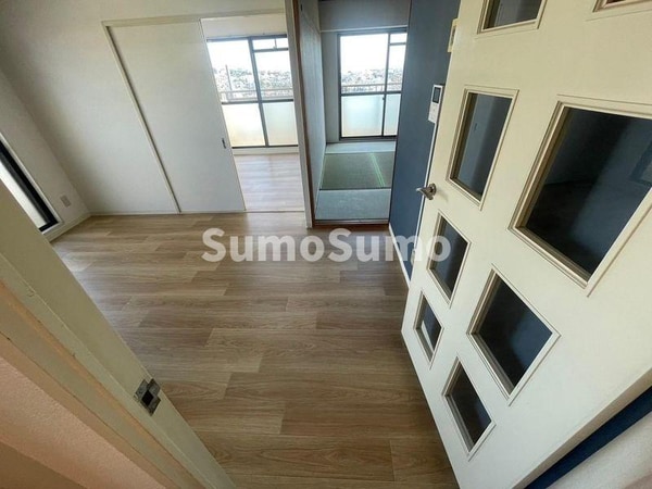 居室(こちらのリビングで趣味の時間をお楽しみください)