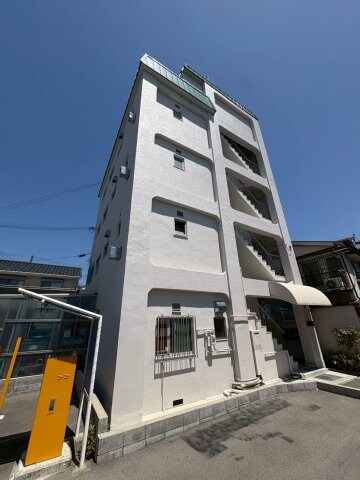 物件外観写真2　(落ち着いた雰囲気の外観です)