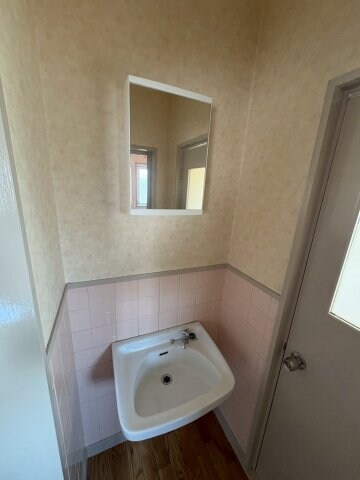 物件内観写真9　(コンパクトで使いやすい洗面所)