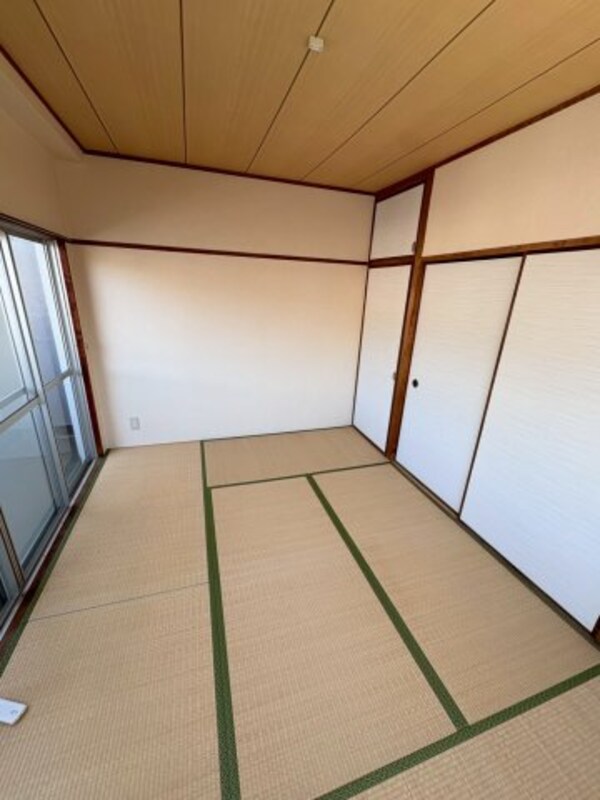 和室(来客時にも便利な和室付き)