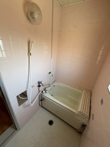 物件内観写真23　(落ち着いた空間のお風呂です)