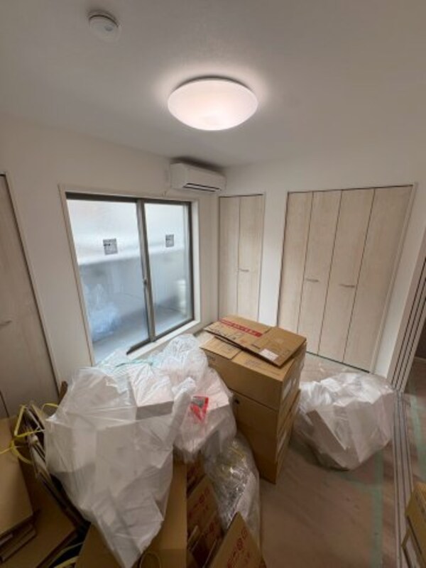 寝室(落ち着いて過ごせるお部屋なので、寝室にいかがでしょうか)
