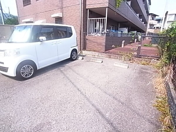 駐車場(駐車場です)