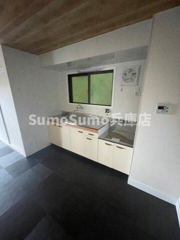 物件内観写真6　(コンパクトなキッチンで掃除もラクラク)