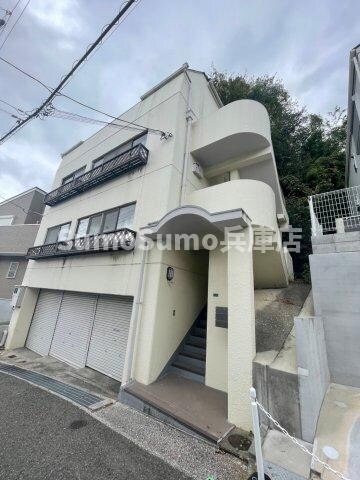 物件外観写真3　(きれいな外観です)