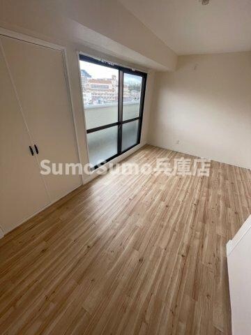 物件内観写真14　(こちらの居間で趣味の時間をお楽しみください)