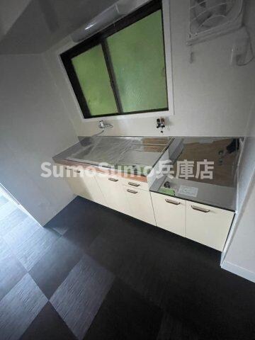 物件内観写真16　(コンパクトなキッチンで掃除もラクラク)