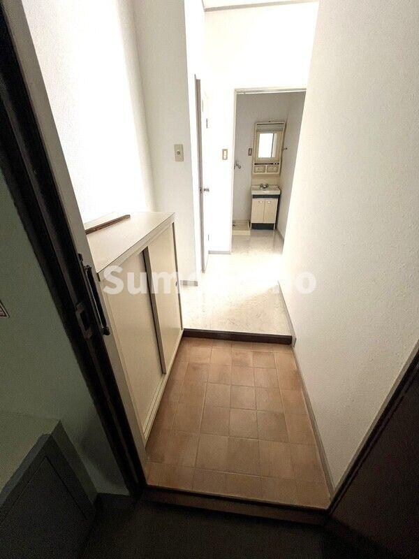 物件内観写真2　(シンプルで使いやすい玄関です)