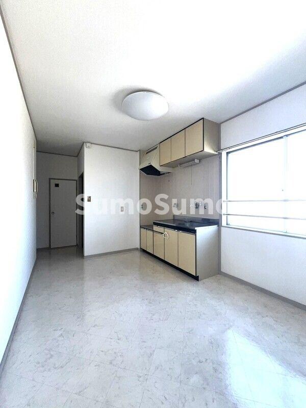 物件内観写真5　(広々とした洋室です)